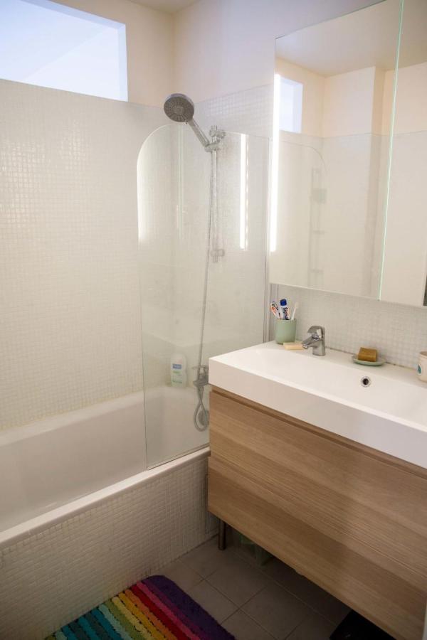 Spacious Near Canal Saint Martin * Parigi